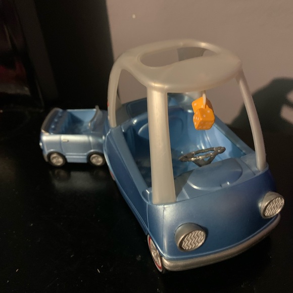 Little Tikes LOL Surprise Doll Furniture Blue Cozy Coupe Car & Pull-Behind Car - Picture 1 of 3